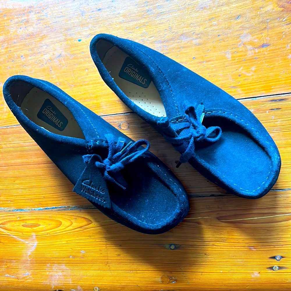 Women’s black size 6 original Clark’s Wallabees. Clean gently used.